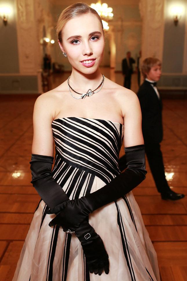 Алина Цыганова в платье Dior Haute Couture и украшениях Chanel Joaillerie стили платьев на выпускной